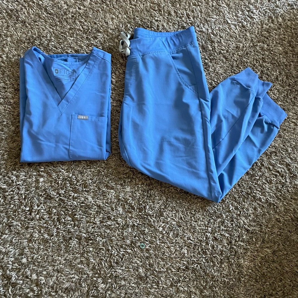 FIGS scrub set
